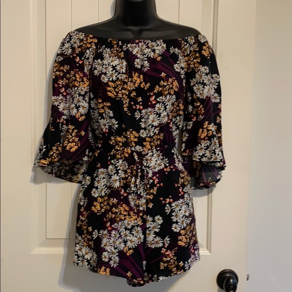 Off shoulder shorts romper - Picture 1 of 3